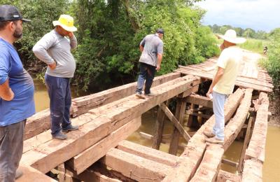 INFRAESTRUTURA INICIA RECUPERA&Ccedil;&Atilde;O DA PONTE NO RIO DO BUGRE.