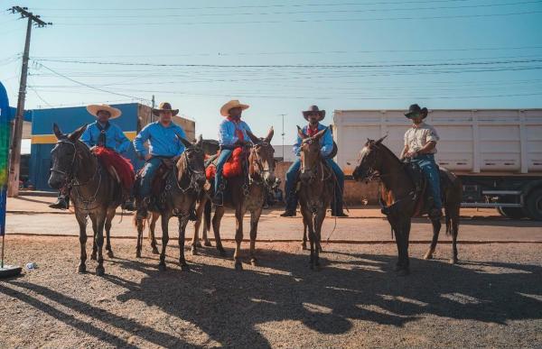 Cavalgada re&uacute;ne participantes e celebra tradi&ccedil;&atilde;o em Mirassol d&rsquo;Oeste