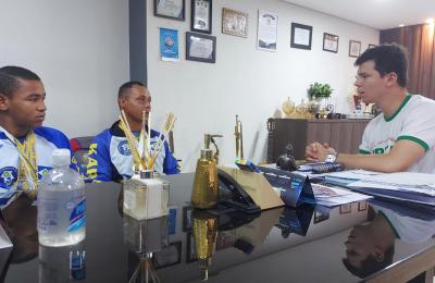 PREFEITO RECEBE ATLETAS E REITERA APOIO.