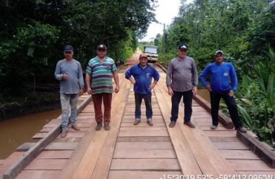 Manuten&ccedil;&atilde;o na Ponte da Ilha - Assentamento Roseli Nunes.