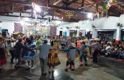 Terceira idade se divertiu na Festa Junina do Centro de Conviv&ecirc;ncia