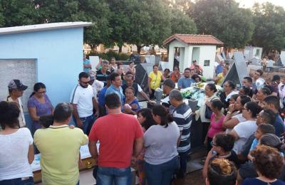 Familiares e amigos se despedem de Jos&eacute; Magnane Paix&atilde;o, pai do prefeito Euclides Paix&atilde;o