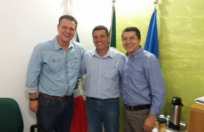 Administra&ccedil;&atilde;o municipal recebe visita do pr&eacute;-candidato ao senado do estado pelo PSD, Carlos F&aacute;varo