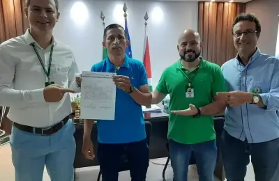 PREFEITURA EMPOSSA SERVIDOR NESTA SEGUNDA (10/04) NA &Aacute;REA DA EDUCA&Ccedil;&Atilde;O!!!