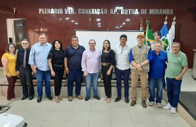 Em assembleia prefeitos discutem sobre &aacute;gua e res&iacute;duos s&oacute;lidos.
