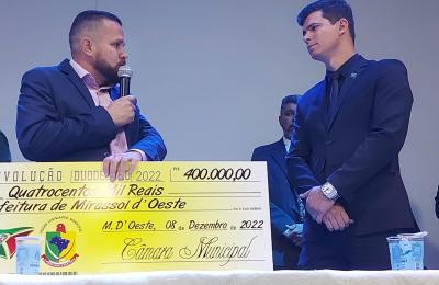 EM SESS&Atilde;O SOLENE, C&Acirc;MARA FAZ DEVOLU&Ccedil;&Atilde;O DE 400 MIL DO DUOD&Eacute;CIMO.